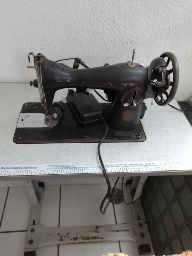 Máquina de costura Singer à venda