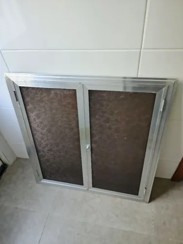 Porta alumínio