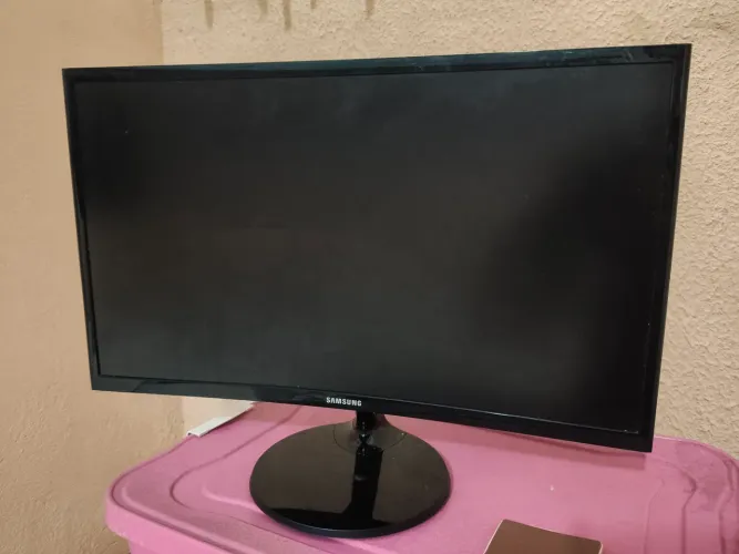 Monitor Samsung curvo com defeito