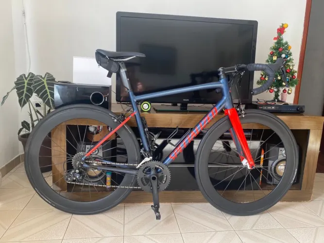 Specialized Allez com rodas de carbono perfil 60mm