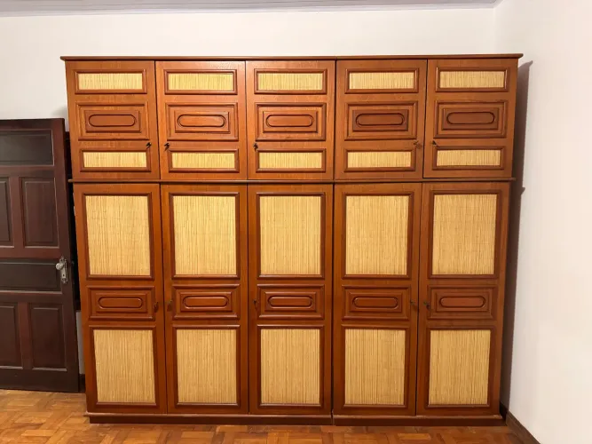 GUARDA ROUPA ANTIGO EM MADEIRA