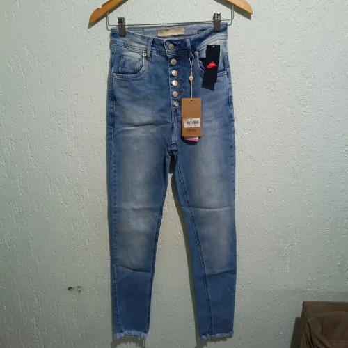 Calça jeans cigarrete 
