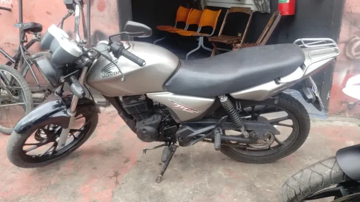 CG150 2010, com freio a disco. R$ 9.300,00