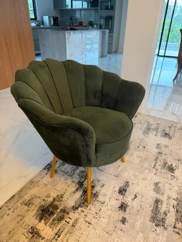 Poltronas 300 reais cada.