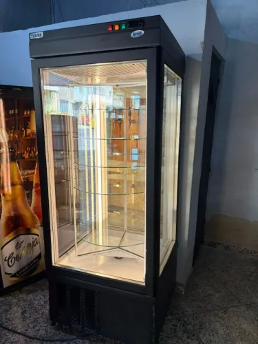 Boleira vitrini refrigerada semi nova