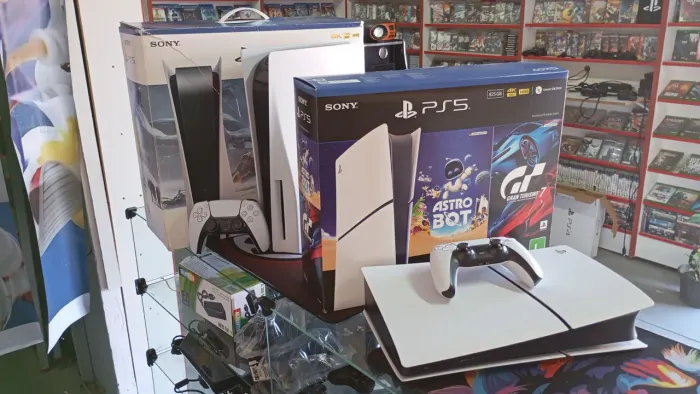 PS5 C/ OU SEM LEITOR. ACEITO SERIES S / PS4 SLIM + VOLTA. PARCELO ATE 18X. LOJA FISICA.