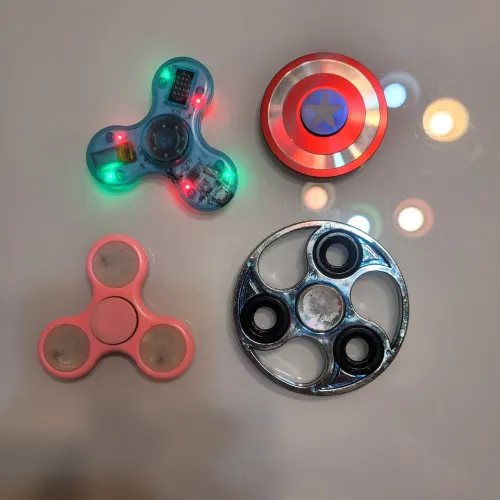 escudo do Capitão América hand spinner ou fidget spinner lote com 4 peças