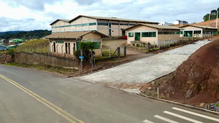 Edificação com 2.116m2 em Timbó Grande