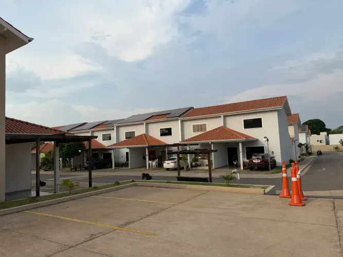 Cond. Resid. Jardins, Sobrado com 3 suites, sol da Manhã com 2 vgs de garagem, prox. Barri