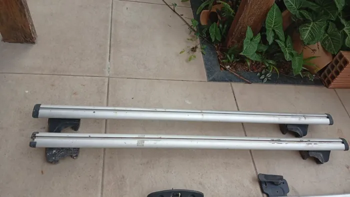 Réguas Rack e Transbike e 4 pés de suportes para Rack...todos os ítens da marca Thule.