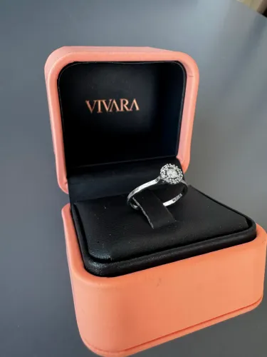 Anel solitário Vivara com diamante