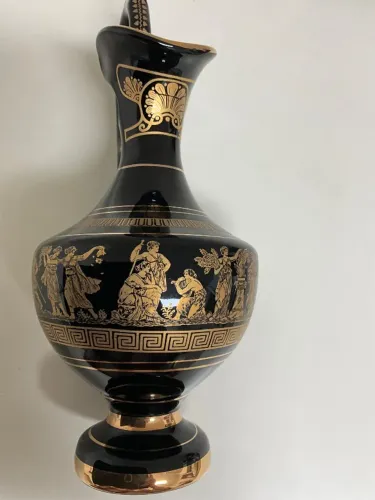 Ânfora Grega com desenhos em ouro