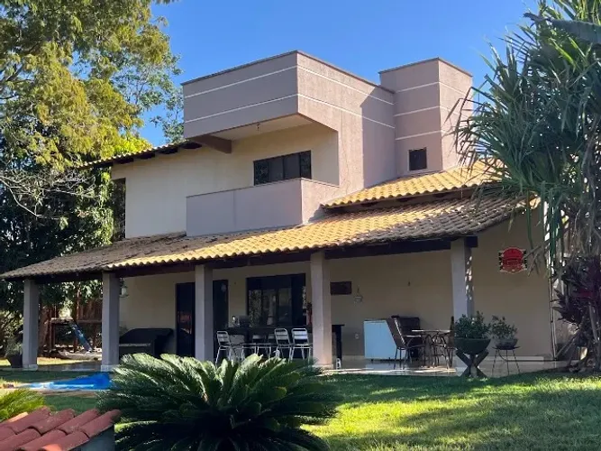 Chácara Condomínio Vale das Cachoeiras, 2.750m², Sobrado 3Q, Piscina, Gramado, Aragoiânia