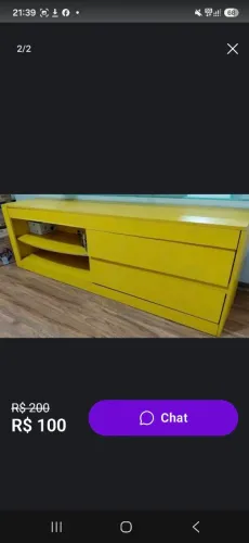 Rack amarelo de madeira