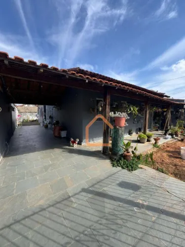Casa com 3 dormitórios à venda, 146 m² por R$ 490.000,00 - Fátima III - Pouso Alegre/MG