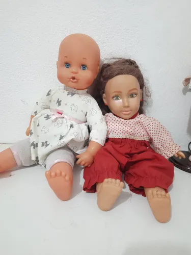 Lote de boneca militar chiquititas e outra boneca famosa antiga