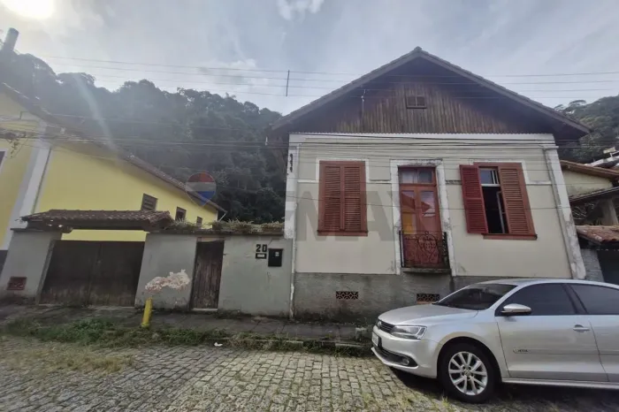 Casa - Venda - 4 Quartos - Centro de Petrópolis RJ