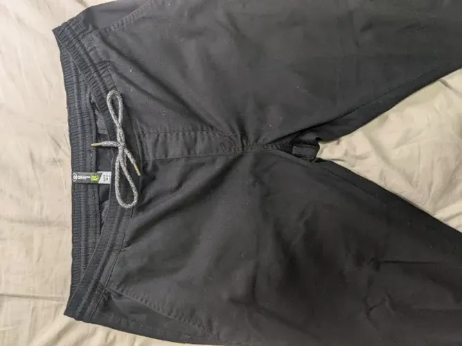 Calça chino lost