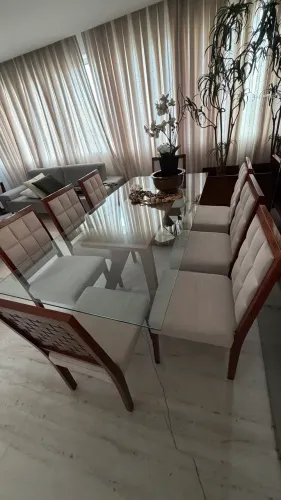 Mesa completa com 8 cadeiras Perfeitas Marca Líder Interiores