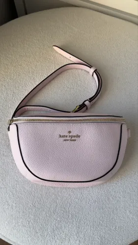Pochete Kate Spade Leila em couro granulado rosa