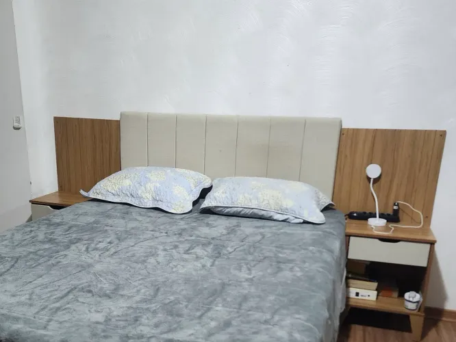 Cabeceira/criado mudo Valor: 300 reais