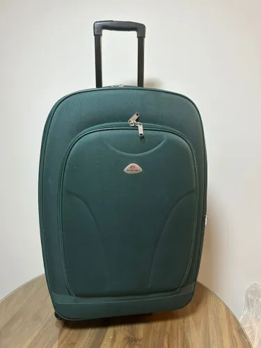 Mala de viagem grande expansiva com rodas 360, capacidade 23 a 32 kgs preço de desapego.