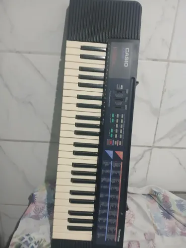 Teclado  com defeito para quem  tiver interesse 
