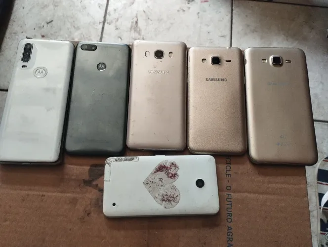 6 celulares, com defeito, pra conserto.ou retirar peças.