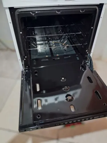 Fogão novíssimo todo no plástico da loja ainda 