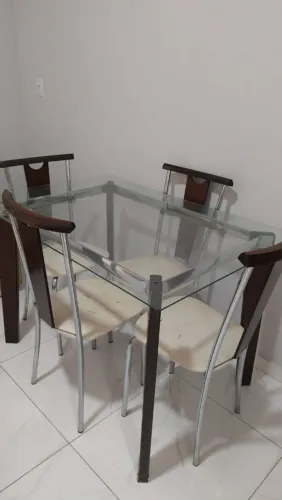 MESA DE VIDRO COM 4 CADEIRAS