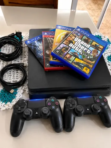 Ps4 slim 2 controles e vários jogos