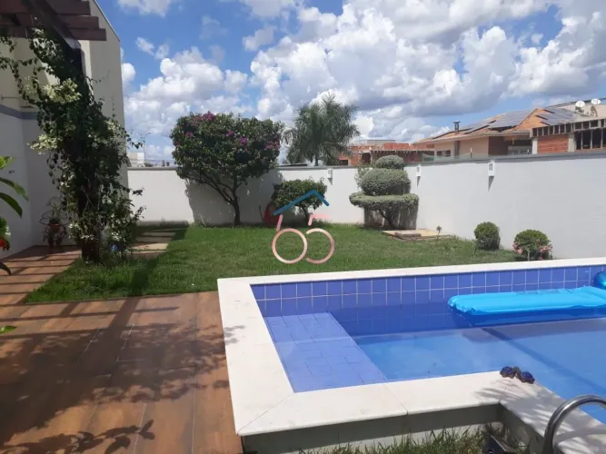 Sobrado com 4 Suítes Piscina e Terreno de Tamanho Especial