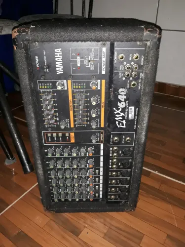 Mesa de som Yamaha 10 canais 