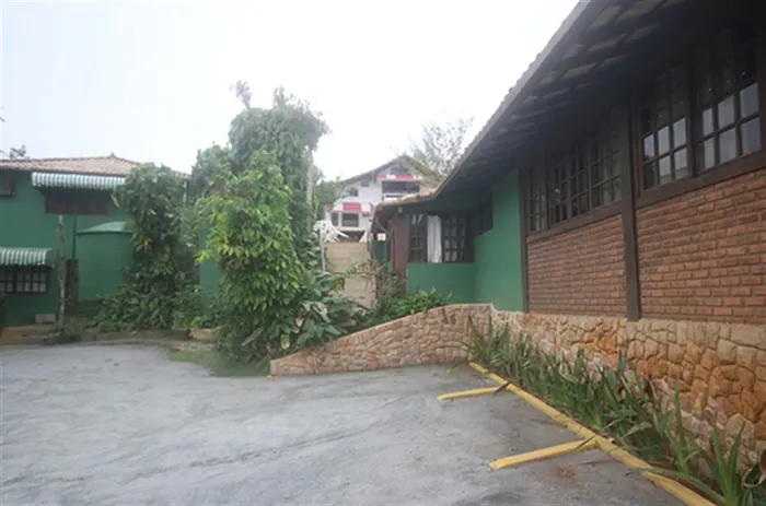 0 - Comercial/industrial 27 quartos, sendo 27 suítes