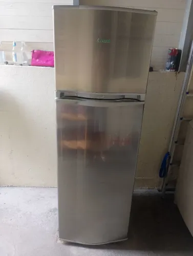 Vendo geladeira Consul inteira sem amassado gelando muinto bem