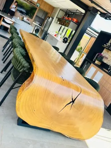 Mesa cascata pequiá nobre