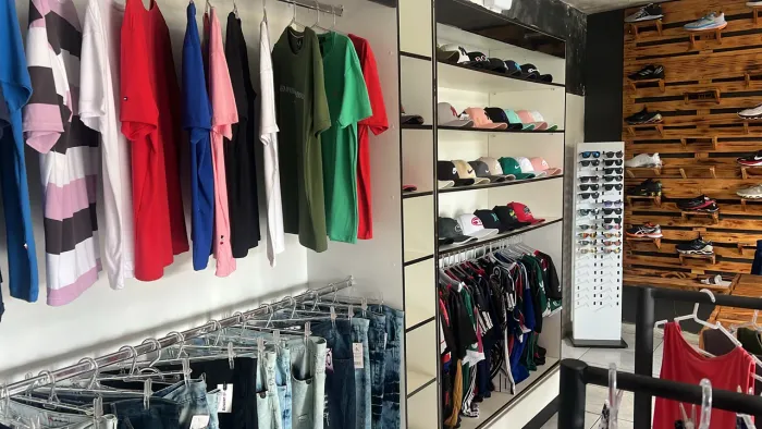Expositor de roupas para lojas