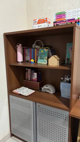 Conjunto estante e escrivaninha