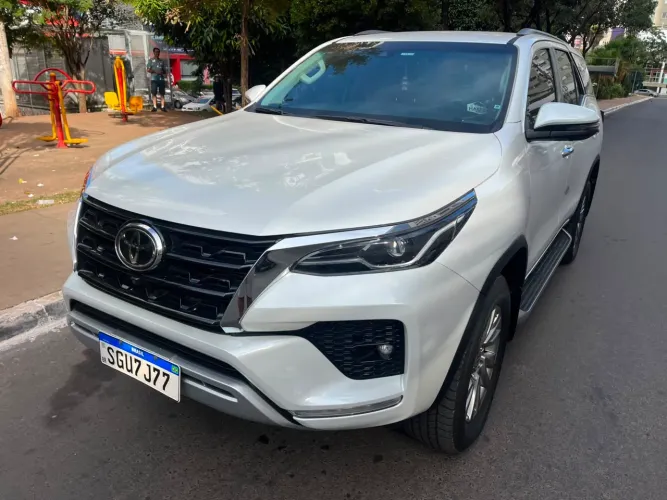 Toyota Hilux SW4 SRX 4X4 2.8 TDI 16V Dies. Aut. 2024