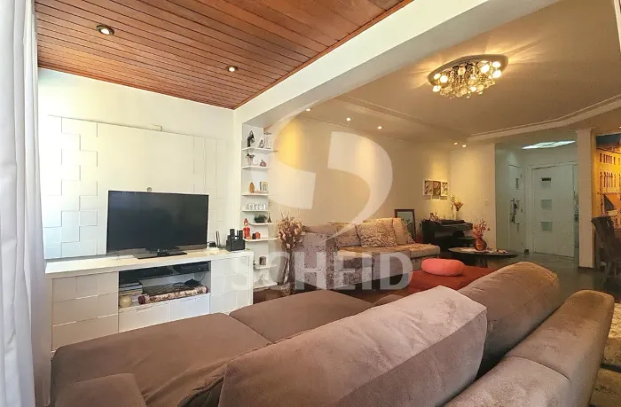 Apartamento á venda em Perdizes com 130m², 3 quartos sendo 3 suítes, 2 vagas.