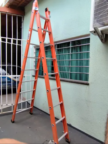 Escada de fibra duas funções 