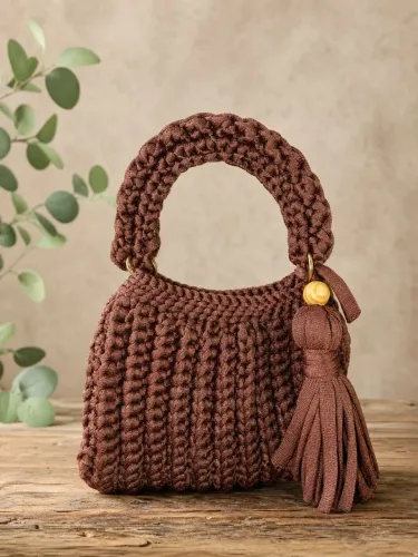 Bolsa na cor marrom ?