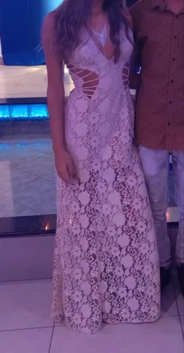 Vestido Longo de Renda marca ÁGATHA- Elegante 