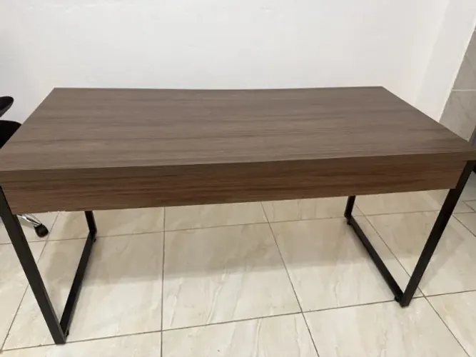 Mesa para Escritório Industrial ? Nogal / Preto