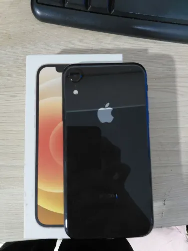 iPhone XR 64GB | Liga, Precisa Trocar a Tela | Com Capinha