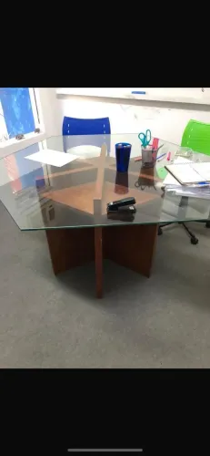 Mesa de jantar hexagonal