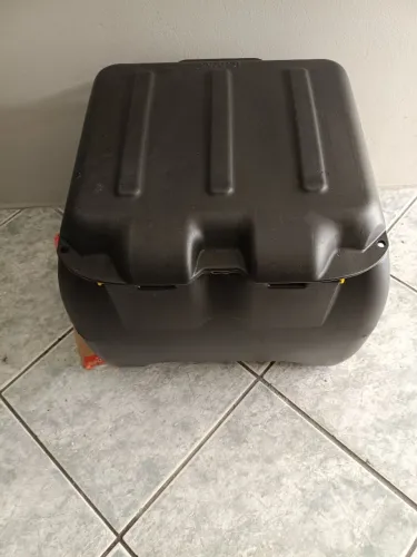 Baú para moto 100L icebras, vendo ou troco por baú maior de 140L