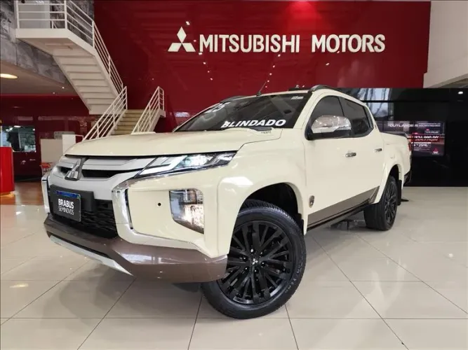 Mitsubishi L200 Tri. S.terra HPE-S 2.4 4X4 Die. AUT 2025