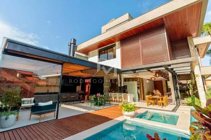 Casa com 4 suítes e piscina na Lagoa da Conceição, Florianópolis