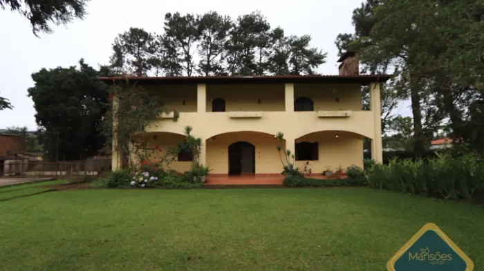 Casa de 890m² em terreno de 5.000m² para venda no condomínio Lagoa do Miguelão.